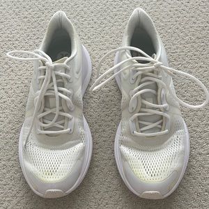 Lululemon Women Blissfeel Sneaker 9.5 white used